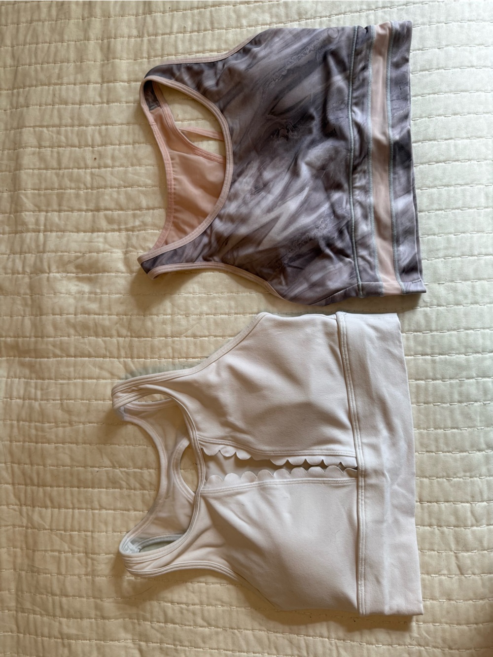 2 bras & bike shorts CALIA by Carrie Underwood Sports Bra - S & bike shorts M